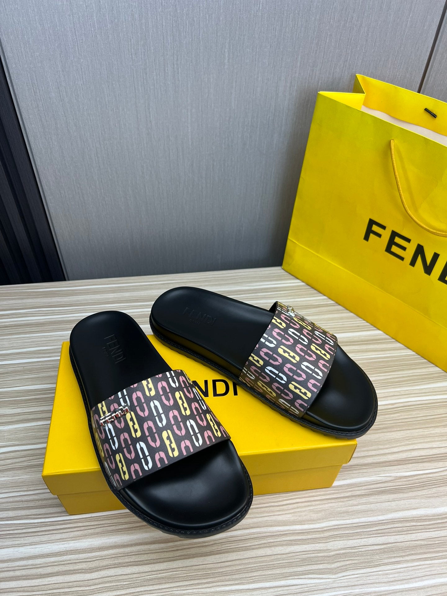 Claquettes FENDI