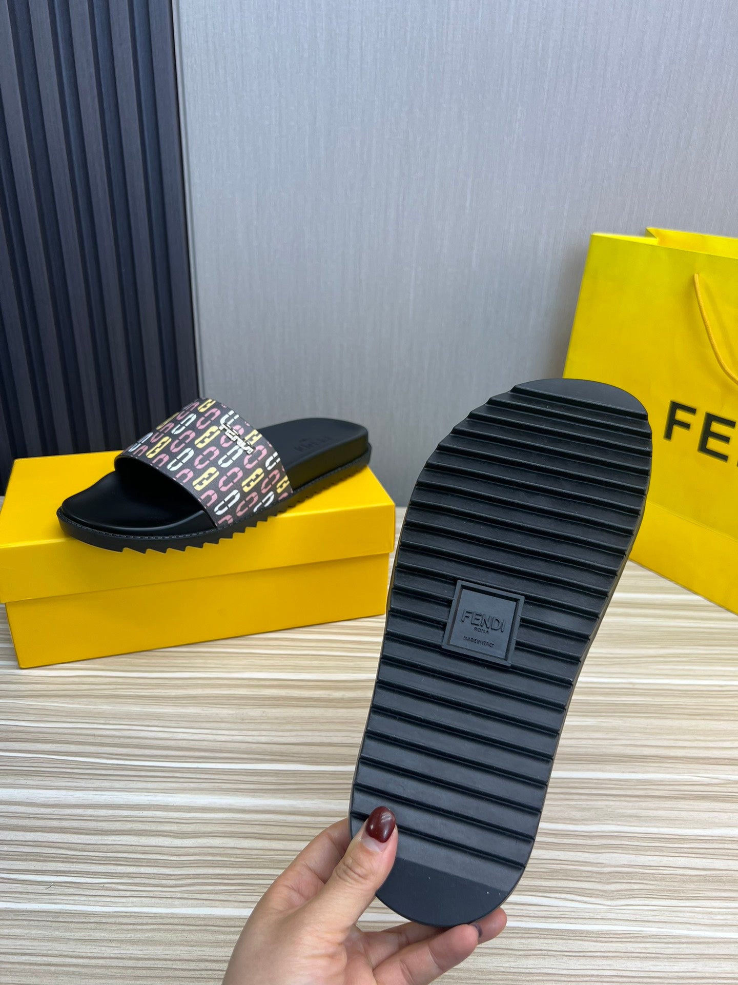 Claquettes FENDI