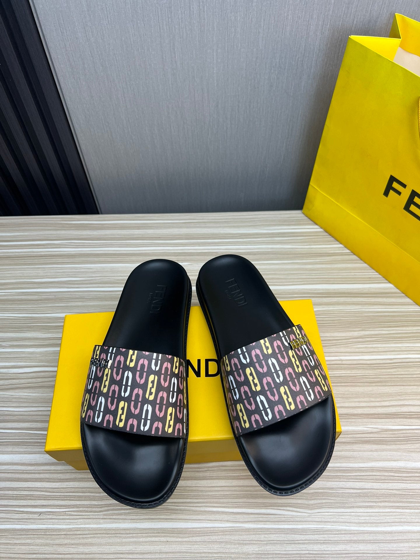 Claquettes FENDI